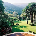 On The With A Splendid Garden וילה *