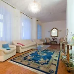 וילה On The With A Splendid Garden *